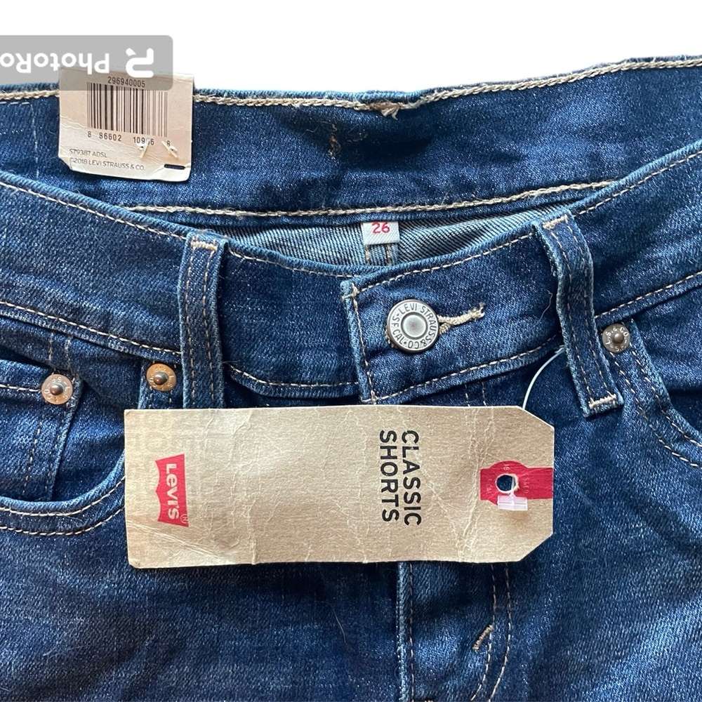 NWT Levi’s classic mid rise shorts size 2 w26